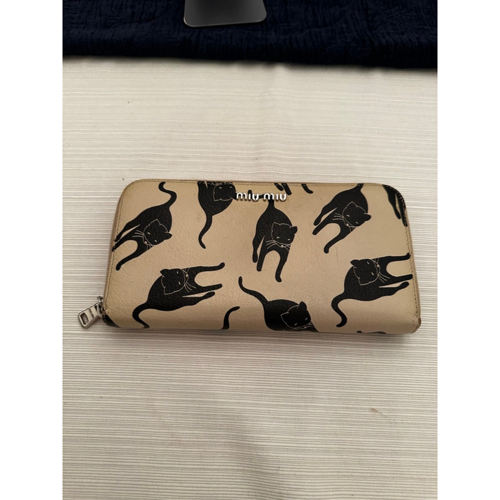 Miu Miu Rare Beige Leather Zip Wallet with Black Cat Design - Picture 3 of 13